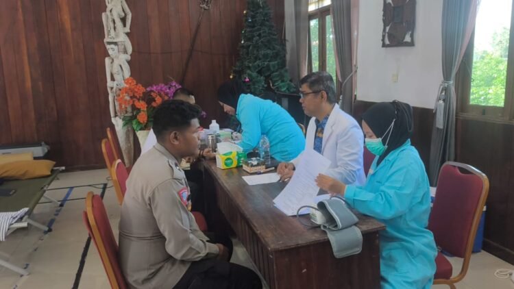Polres Asmat Sumbangkan 23 Kantong Darah dalam Bakti Kesehatan Hari Bhayangkara ke-80