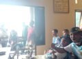 Bangun Kedekatan dengan Warga, Polsek Biak Barat Gelar Nobar Piala Dunia