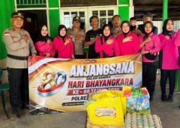 Sambut Hari Bhayangkara ke-80, Polsek Tanah Miring Berbagi Kasih kepada Warga dan Purnawirawan Polri