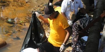 Wakapolda Papua Bersama Wamendagri dan Forkopimda Ikuti Kerja Bakti di Sungai Anafre dan Taman Kota Jayapura
