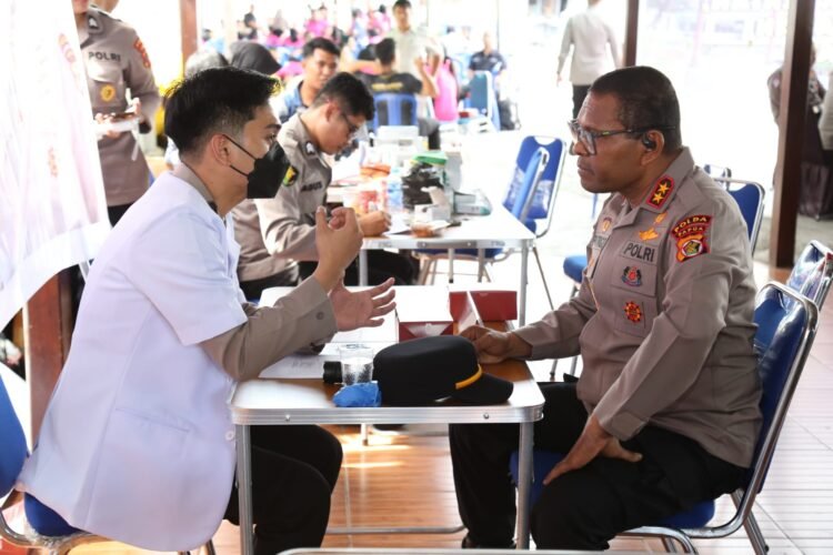 ‎Hari Bhayangkara ke-80, Polda Papua Layani Ratusan Warga melalui Bakti Kesehatan dan Bantuan Sosial