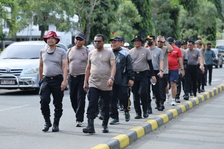 ‎Kapolda Papua Pimpin Jalan Santai, Tekankan Pentingnya Kebugaran untuk Mendukung Tugas Kepolisian