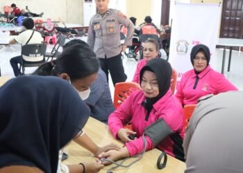 ‎Aksi Donor Darah Hari Bhayangkara ke-80 di Biak, Terkumpul 67 Kantong Darah