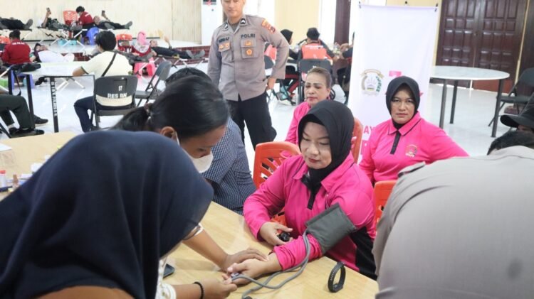 ‎Aksi Donor Darah Hari Bhayangkara ke-80 di Biak, Terkumpul 67 Kantong Darah