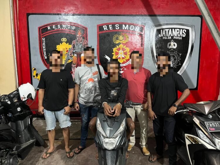 Maknai Hari Bhayangkara ke-80, Polda Papua Gelar Ziarah Rombongan di TMP Kusuma Trikora