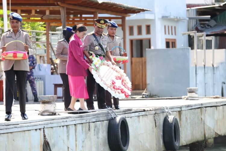 Kapolda Papua Pimpin Upacara Tabur Bunga di Laut Peringati Hari Bhayangkara ke-80 Tahun 2026