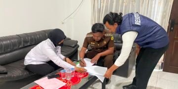 Subdit III Tipidkor Polda Papua Serahkan Dua Tersangka Dugaan Korupsi Anggaran Diklat PIM Waropen ke Kejati Papua