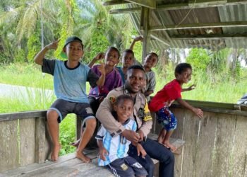 Dari Ujung Perbatasan Papua, Brigpol Silas Hadir Membawa Kepedulian dan Harapan bagi Masyarakat