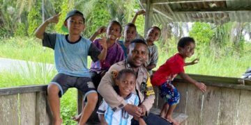 Dari Ujung Perbatasan Papua, Brigpol Silas Hadir Membawa Kepedulian dan Harapan bagi Masyarakat