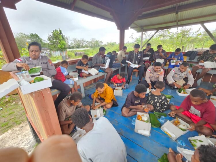 Hari Bhayangkara ke-80, Polisi Pelabuhan Tanah Merah dan Iwoot Tebar Kepedulian untuk Masyarakat