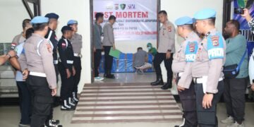 Budayakan Kebersihan dan Disiplin, Personel Polsek Bokondini Gelar Aksi Bersih Mako
