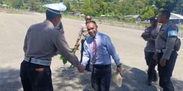 Minggu Pagi, Polisi di Tolikara Gelar Patroli Humanis dan Sapa Warga yang Hendak Beribadah