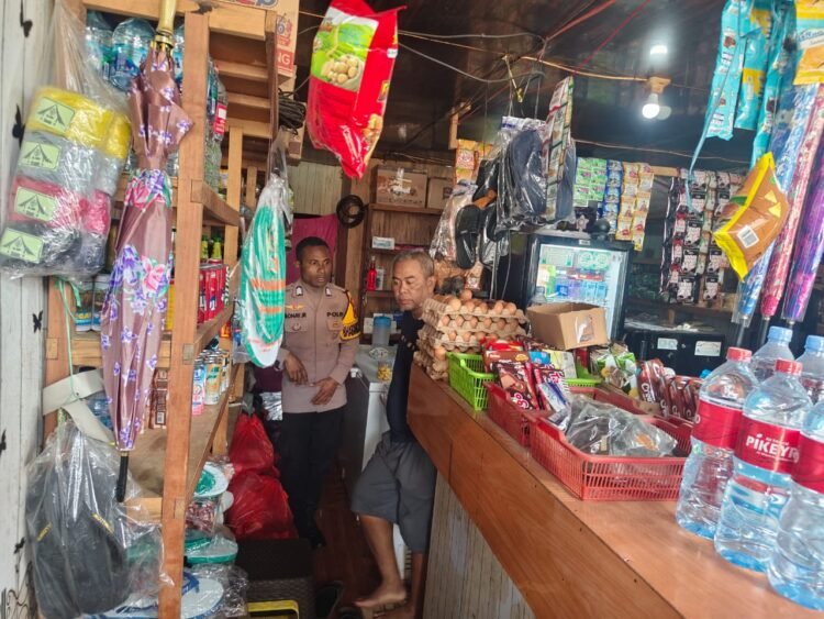 Dekatkan Diri dengan Masyarakat, Sat Binmas Polres Tolikara Berikan Edukasi Kamtibmas
