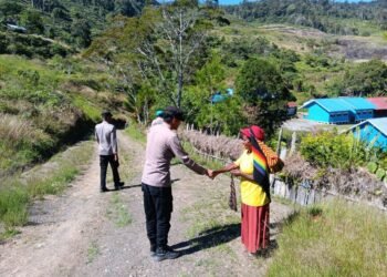 Patroli Sambang Regu III Polsek Kelila Perkuat Sinergi dengan Masyarakat Kampung Binime