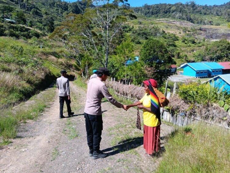 Patroli Sambang Regu III Polsek Kelila Perkuat Sinergi dengan Masyarakat Kampung Binime
