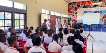Sat Binmas Polres Sarmi Bekali Siswa Baru SMAN 1 Sarmi dengan Edukasi Hukum dan Bahaya Narkoba