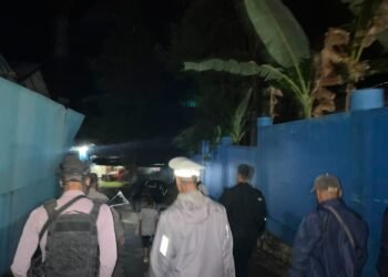Patroli Jalan Kaki Regu Siaga II, Polres Tolikara Perkuat Kehadiran Polisi Jaga Kamtibmas Malam Hari