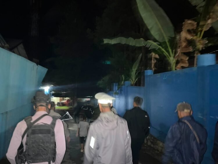 Patroli Jalan Kaki Regu Siaga II, Polres Tolikara Perkuat Kehadiran Polisi Jaga Kamtibmas Malam Hari