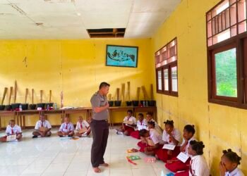 Tanamkan Jiwa Nasionalisme Sejak Dini, Polsek Asiki Berikan Wawasan Kebangsaan kepada Peserta MPLS dan Intensifkan Patroli Kamtibmas