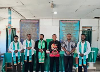Peduli Sarana Ibadah, Polsek Bonggo Serahkan Bantuan kepada Panitia Pembangunan Gereja