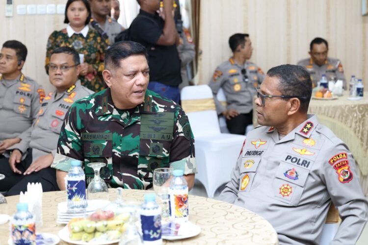 Perkuat Sinergi, Kapolda Papua Silaturahmi dan Makan Siang Bersama Danlanud Manuhua