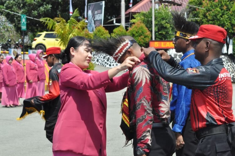 235 Casis Bintara Polri Resmi Ikuti Upacara Tradisi Penerimaan di SPN Polda Papua