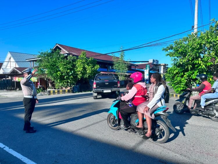 Polres Sarmi Maksimalkan Pelayanan Pagi, Satlantas Jaga Kelancaran dan Keselamatan Berlalu Lintas