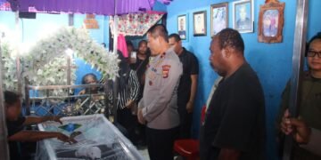 Ungkapan Duka Keluarga Besar Polda Papua, Wakapolda Melayat ke Rumah Duka Brigpol Fredy Lukas Awe