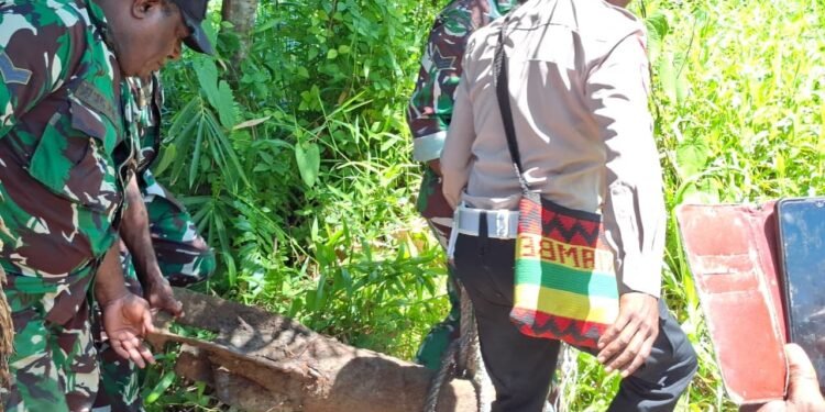 Polres Sarmi Amankan Mortir Aktif Peninggalan Perang Dunia II yang Ditemukan di Pantai Kelapa 1
