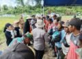 Dukung Ketahanan Pangan Nasional, Kapolsek Bonggo Turun Langsung Tanam dan Panen Padi Bersama Petani