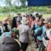 Dukung Ketahanan Pangan Nasional, Kapolsek Bonggo Turun Langsung Tanam dan Panen Padi Bersama Petani