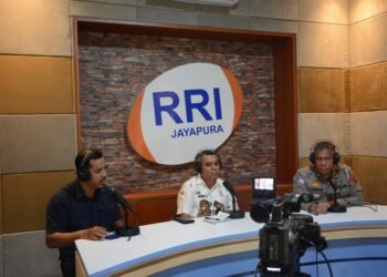 Dialog Interaktif Polisi Menyapa, Polda Papua Ajak Warga Taat Administrasi Kendaraan dan Pajak