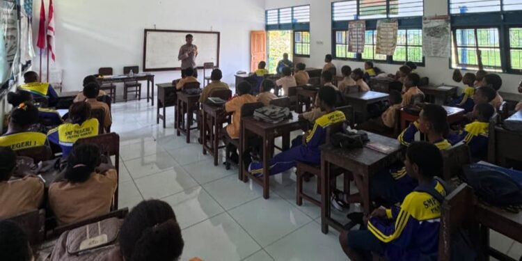 Polri Hadir untuk Sesama, Sat Binmas Polres Mamberamo Tengah Berikan Dukungan Untuk Gereja Katolik Santo Yusuf
