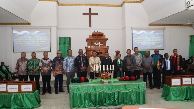 Kapolda Papua Hadiri Peletakan Batu Pertama Renovasi Gereja Oikumene Bahtera Hayat Kodaeral X