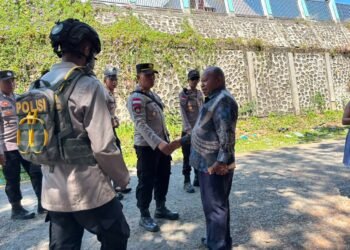 Polres Tolikara Kawal Pelaksanaan Ibadah Minggu, Pastikan Jemaat Beribadah dengan Aman dan Khusyuk
