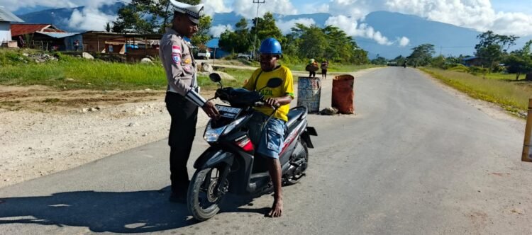 Satlantas Polres Mamberamo Tengah Tingkatkan Pelayanan melalui Strong Point Pagi