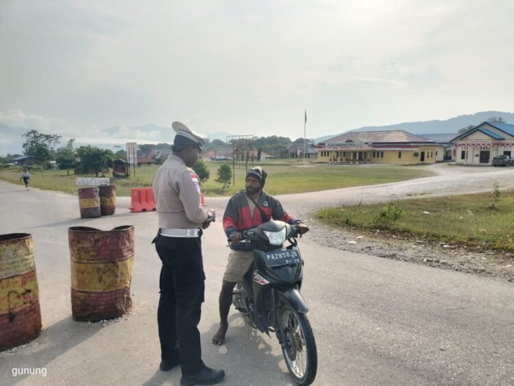 Satlantas Polres Mamberamo Tengah Gelar Strong Point Pagi, Hadir Berikan Pelayanan dan Wujudkan Kamseltibcar Lantas