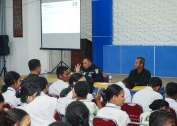 Polda Papua Edukasi Pelajar SMK Negeri 1 Jayapura tentang Bijak Bermedia Sosial dan Pencegahan Kejahatan Digital