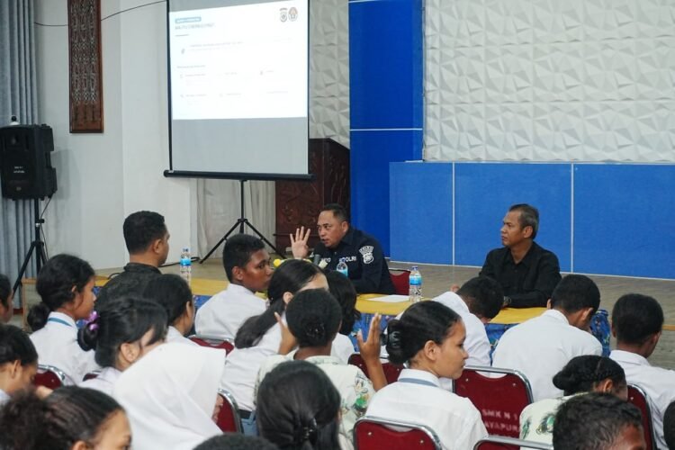 Polda Papua Edukasi Pelajar SMK Negeri 1 Jayapura tentang Bijak Bermedia Sosial dan Pencegahan Kejahatan Digital
