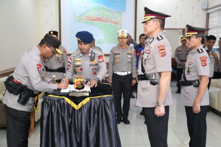 Kapolda Papua Pimpin Serah Terima Jabatan Kabid Dokkes Polda Papua