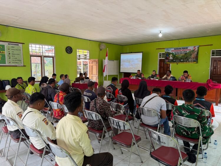 Kapolsek Elikobel Perkuat Edukasi Pencegahan Karhutla Bersama Masyarakat Kampung Sipias