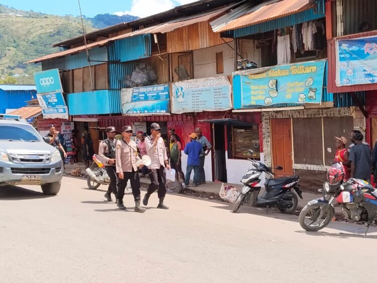 Jelang HUT ke-81 RI, Polres Tolikara Ajak Warga Kibarkan Merah Putih
