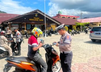 Satlantas Polres Kepulauan Yapen Tertibkan Pelanggaran, Wujudkan Kamseltibcarlantas di Kota Serui