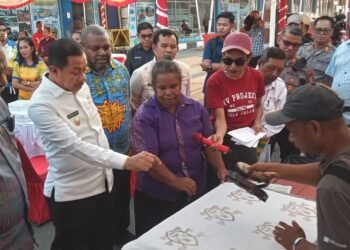 Abisai Rollo Ajak Masyarakat Dukung Produk Lokal di Festival IKM Kota Jayapura