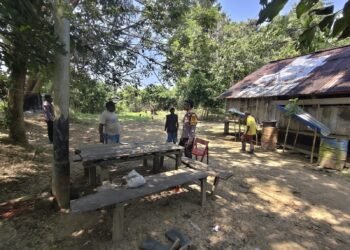 Sambangi Desa Nisro, Kapolsek Pantai Barat Dengarkan Aspirasi Warga dan Keluhan Akses Jalan