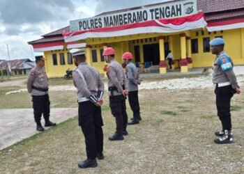 Wakapolres Mamberamo Tengah Berikan Pembinaan kepada Personel yang Melanggar Disiplin Polri