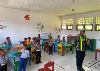 Polres Waropen Hadirkan Polisi Sahabat Anak, Tanamkan Tertib Berlalu Lintas Sejak Dini