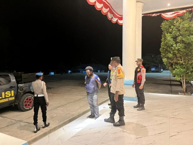 Patroli Malam Polres Mamberamo Tengah, Pastikan Situasi Kobakma Tetap Kondusif