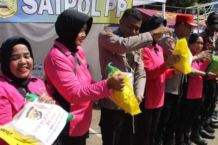 Bersama di Tengah Duka: SPN Polda Papua Berbagi untuk Korban Kebakaran Dok V