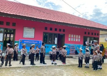 Tanamkan Tertib Berlalu Lintas Sejak Dini, Polisi Karib Sambangi TK Bhayangkari Sarmi